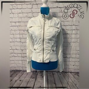 🈹 White Windbreaker Jacket